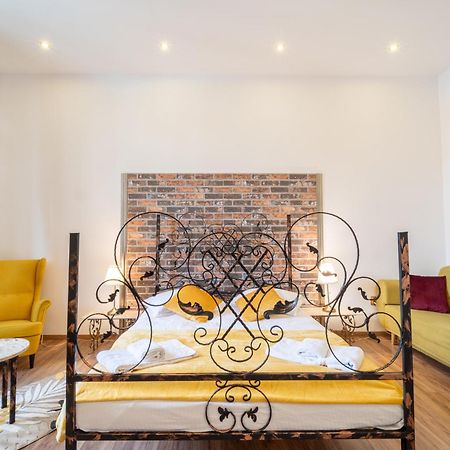 Cozy Spacious 5 Star Accommodation In The Heart Of Historic Center Cluj-Napoca Exterior photo