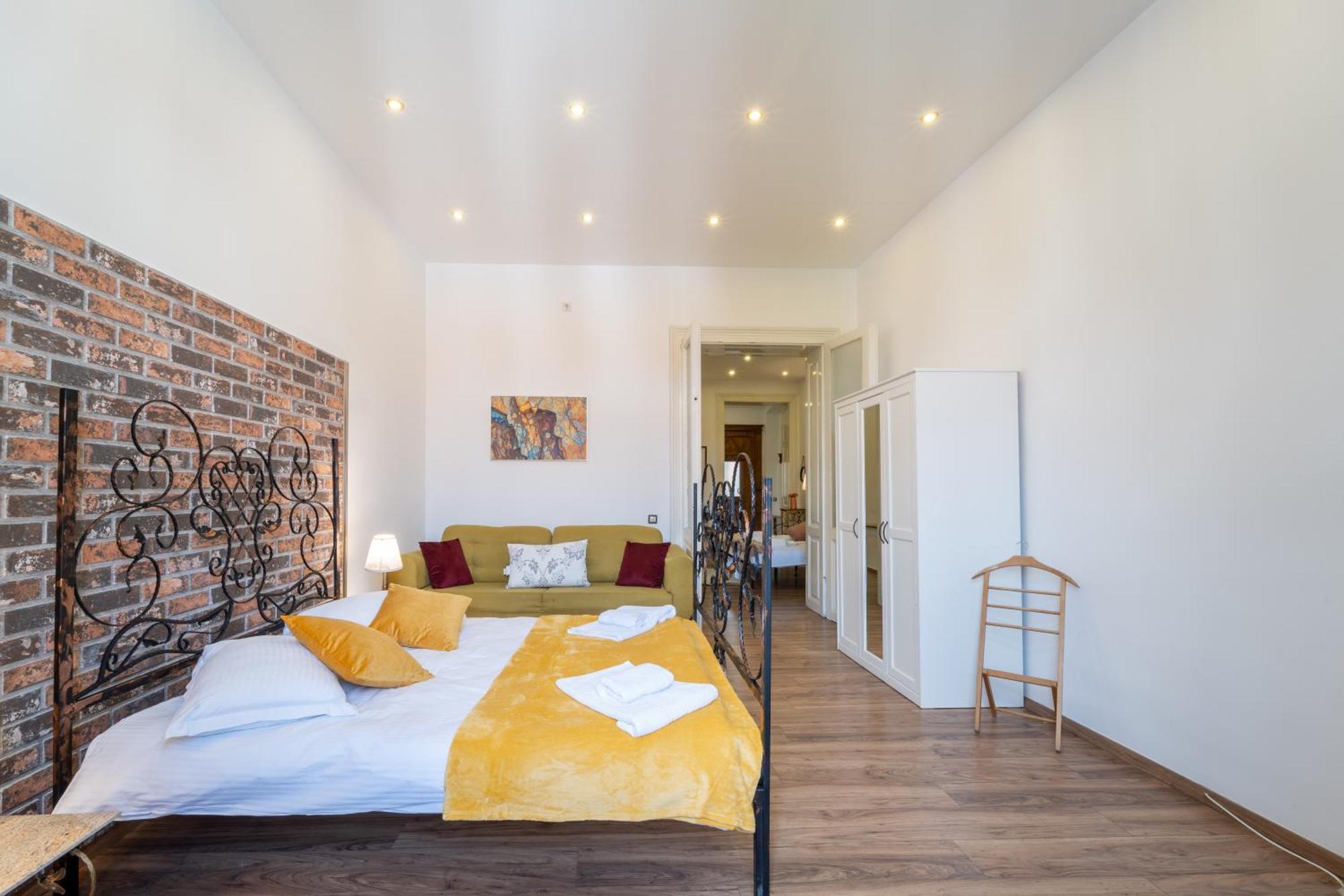 Cozy Spacious 5 Star Accommodation In The Heart Of Historic Center Cluj-Napoca Exterior photo